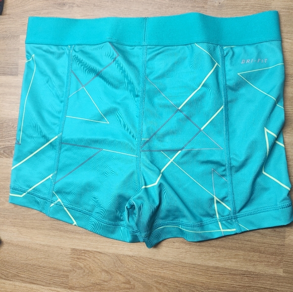 Nike Compression Shorts - Medium - Picture 5 of 5